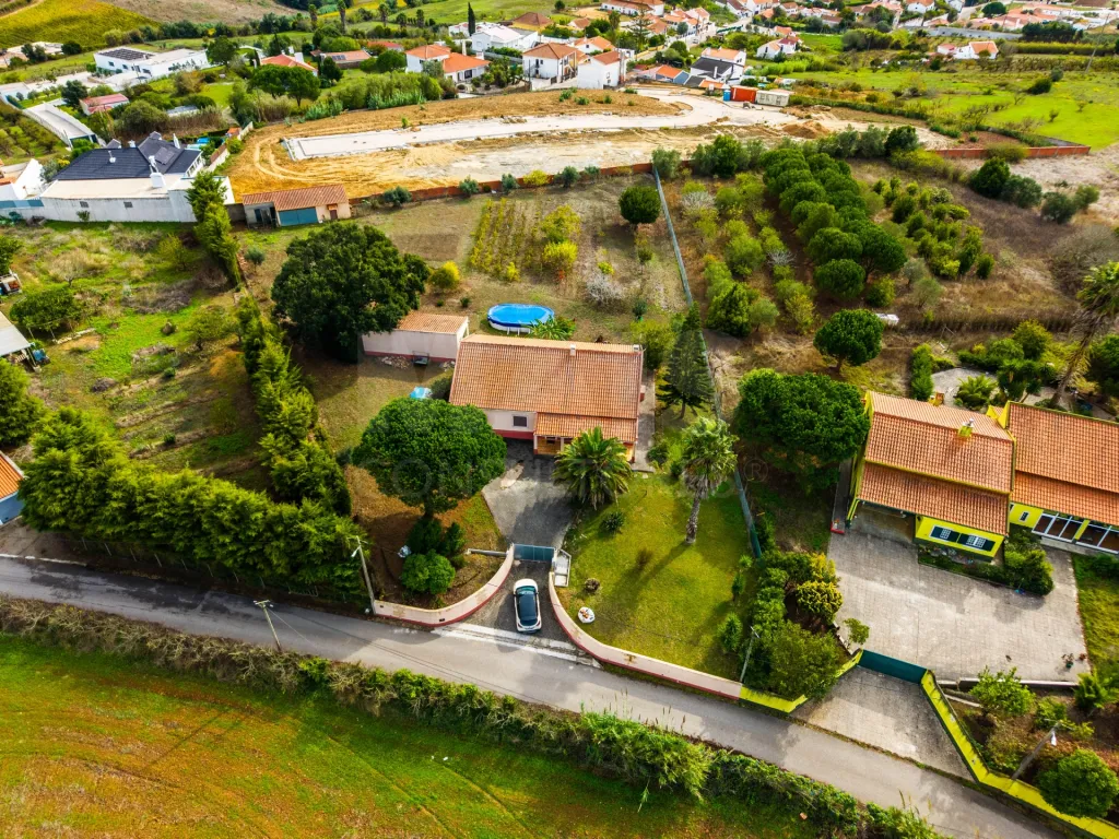 3 bedroom house with land