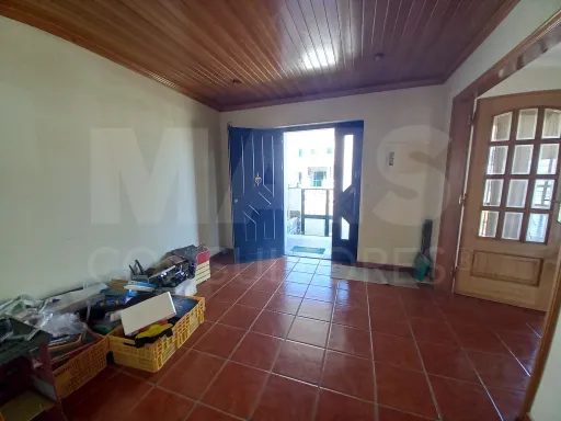 Moradia de 5 Assoalhadas em Ribamar C/ lote de 300m2 e Sótão amplo