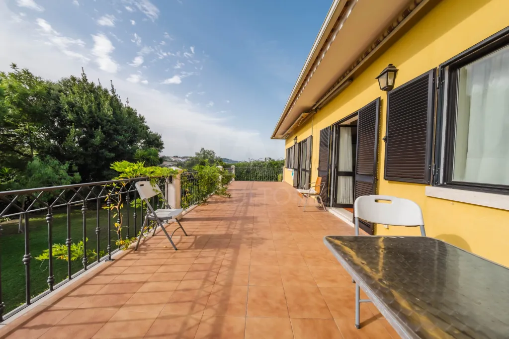Propriedade única, a apenas 2 km de Alcobaça, com mais de 30.000 m² de terreno
