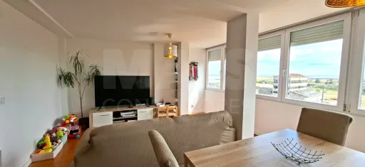 Apartamento T3 remodelado na Rua Adriano Correia de Oliveira