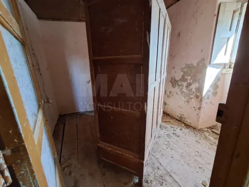 Moradia para remodelar em lote de terreno c/ 520m2