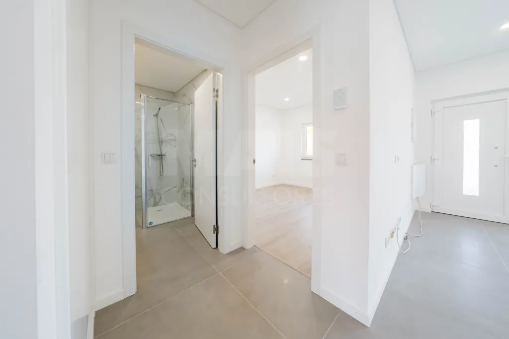 Moradia T3+1 Garagem, Logradouro e Vista Mar
