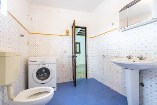 Moradia Térrea T2 para remodelar em Coruche-Vale Mansos