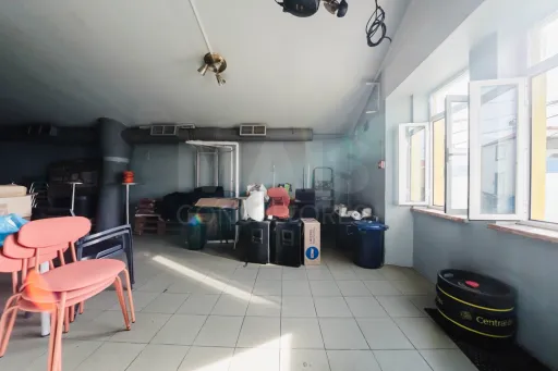 Imóvel Comercial no Centro de Peniche com Possibilidade de Conversão em Habitação