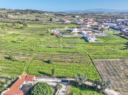 Terreno c/ Projecto Aprovado p/ Moradia T3 c/ 3 Suites, Parqueamento, Jardim e Piscina!