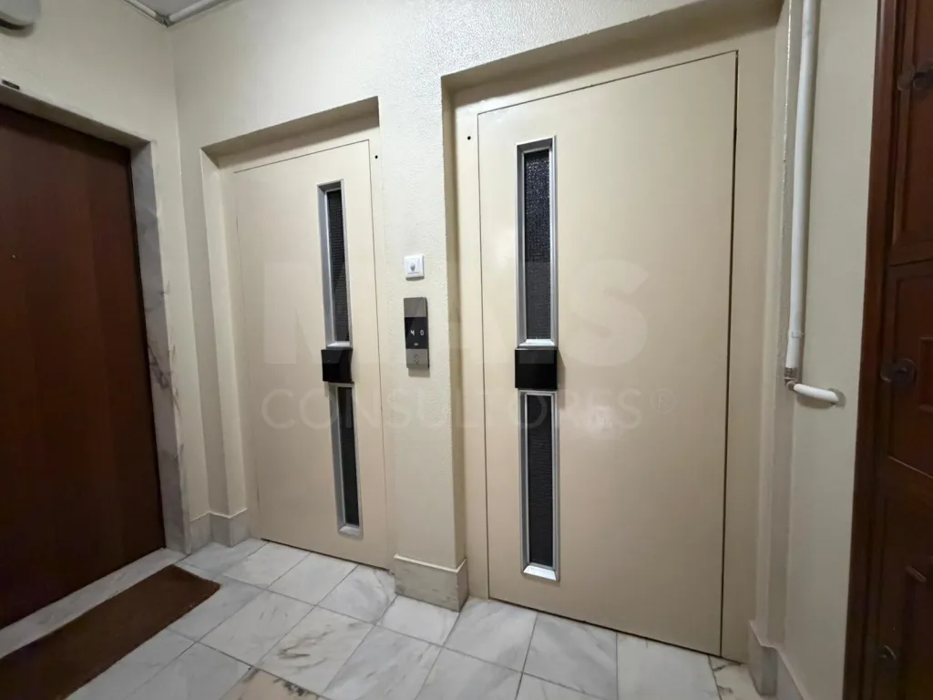 Apartamento T4 em Carnide