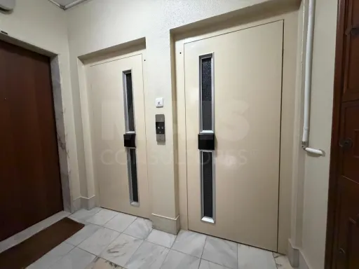 Apartamento T4 em Carnide