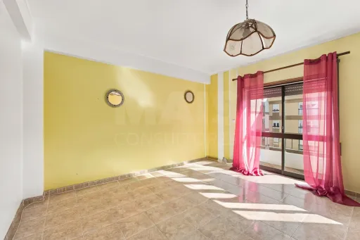 Apartamento T3 com suite e arrecadação em prédio com elevador