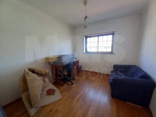 Moradia de 5 Assoalhadas em Ribamar C/ lote de 300m2 e Sótão amplo