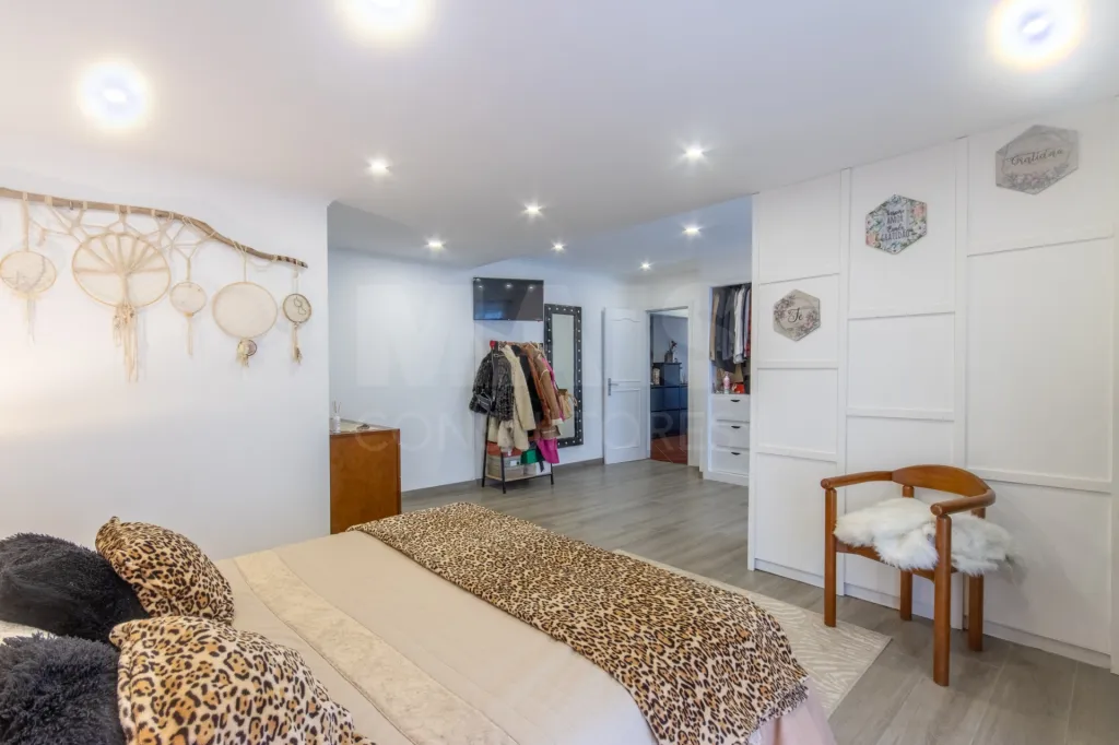 Moradia térrea T4 com anexo e 5.000 m2 de terreno em Geraldes