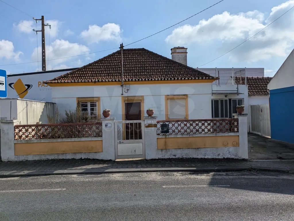 Moradia T2 com grande potencial em Ribamar – A 5 min da praia