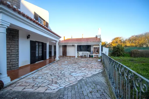 Moradia Térrea T7 no Centro da Vila de Atouguia da Baleia