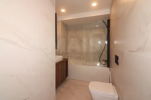 Apartamento T2 + Duplex -   2 lugares de estacionamento Casal Cambra