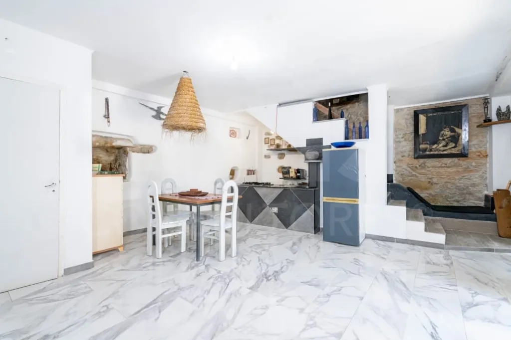 Moradia T1 Parcialmente Remodelada no casal das Andorinhas - Dois Portos