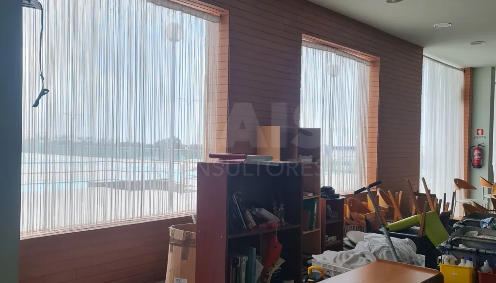 Restaurante junto à linha da praia Ericeira