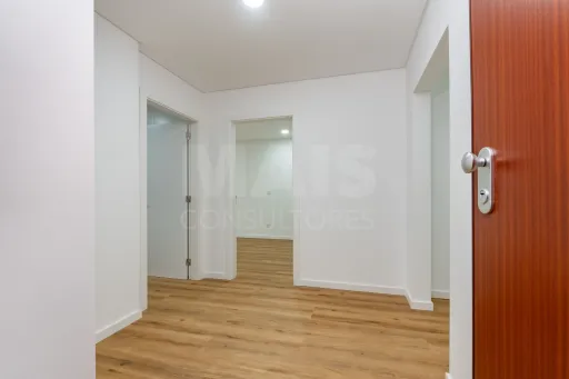 Fully refurbished 3-bedroom apartment | parking space, in Quinta da Piedade - Póvoa de Santa Iria