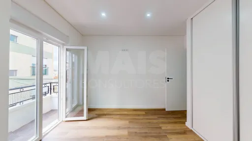 Apartamento T2 transformado em T4 duplex Santa iria de Azoia