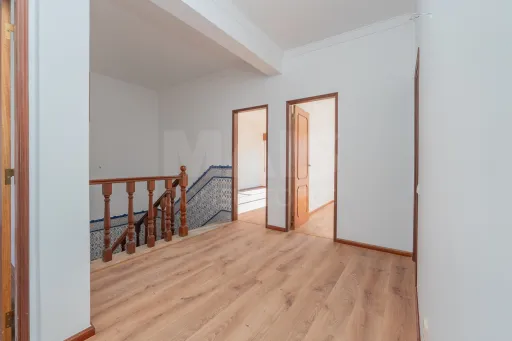 Oportunidade no Porto Alto, moradia T4+1 com 204m2 e logradouro.
