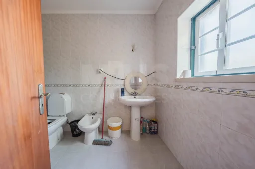 Moradia T3 inserida num terreno com 2516m2