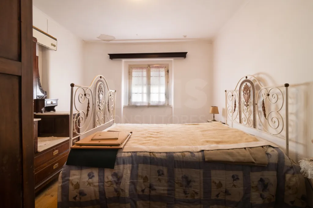 Duas Moradias com Terreno de 1.480 m² no centro da Lourinhã
