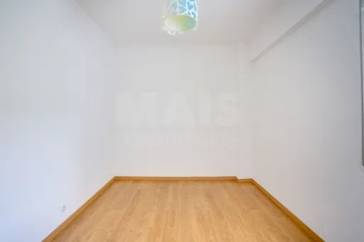 T2 Remodelado na Ramada | 3 Frentes | Excelente Luz Natural