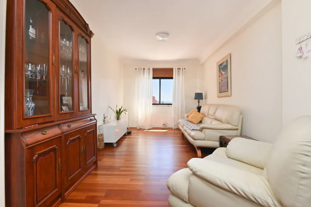 🏖️✨ Spacious 3 bedroom apartment in São Domingos de Rana with sea view ! 🌿☀️