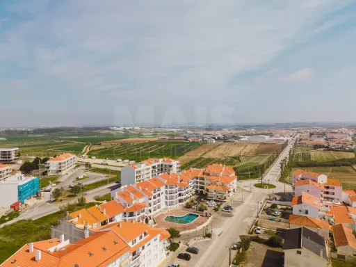 Moradia Geminada T2+2 com Terraço, Garagem Box e Churrasqueira perto de praia