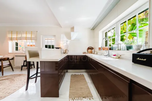 Moradia T5 com Vista Mar, Piscina Aquecida, Jardim com Árvores de Fruto e Campo de Jogos