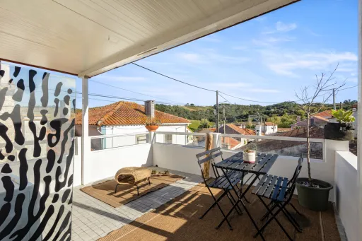 🏡 Encantadora Moradia Centenária T2 com Terraço