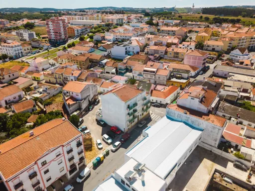 Apartamento T3 c/ terraço privado