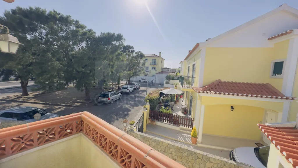 Exclusiva Moradia T4 com Jardim Privativo e Garagem | A minutos da Praia da Foz do Lizandro e da Ericeira