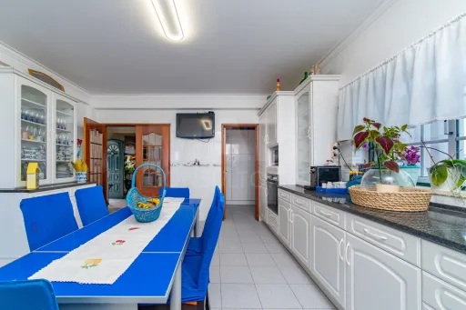 Moradia T4 com Piscina, Excelente Espaço Exterior em Carnota - Alenquer