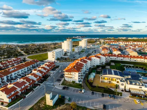 Excelente apartamento T0+2 no Sol Village I, a apenas 500 metros da magnífica praia do Baleal.