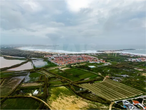 Moradia T4 Térrea com Grandes Áreas e Excelente Exposição Solar – Ferrel