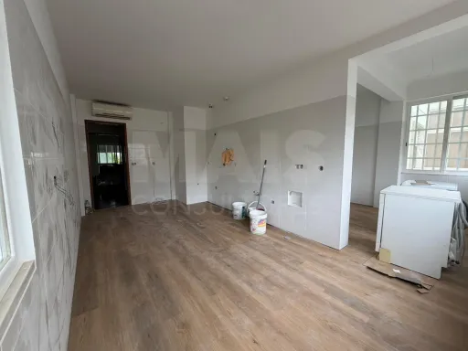 Apartamento T4 em Carnide