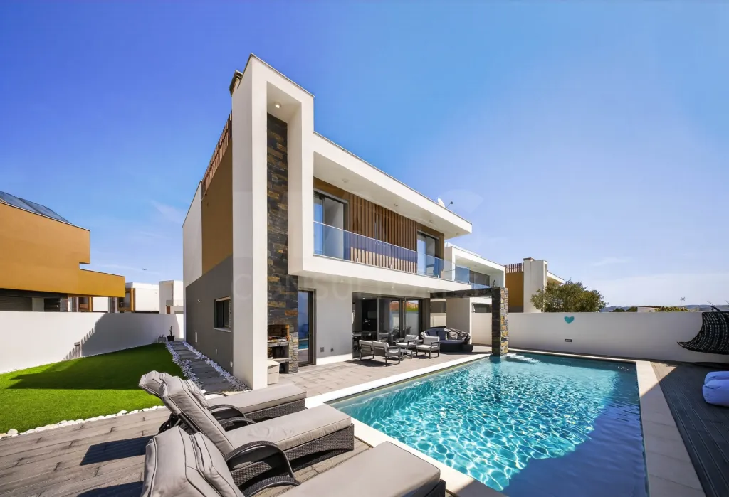 Moradia T4 com Piscina e Rooftop a minutos da Praia | Salir do Porto