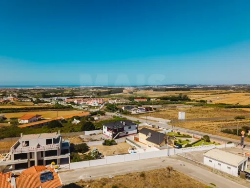 Moradia T4 com Garagem e Terraço