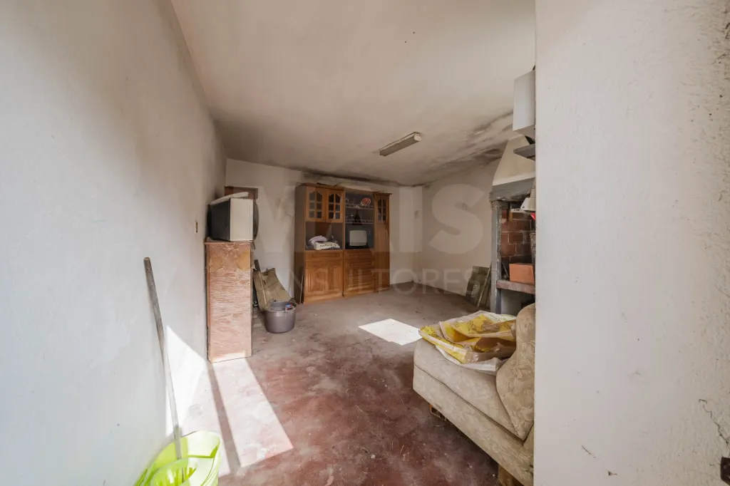 Propriedade única, a apenas 2 km de Alcobaça, com mais de 30.000 m² de terreno