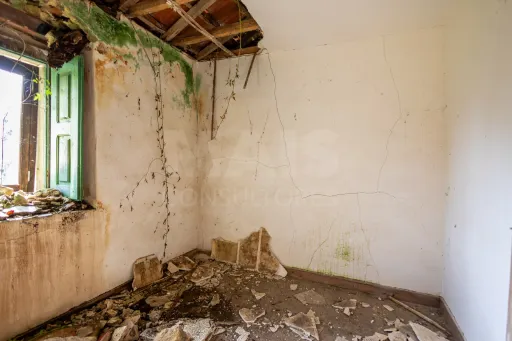 Moradia Térrea para Reabilitar com Terreno, Vista Mar e Vista Sítio da Nazaré – Bárrio, Alcobaça