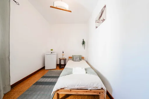 Apartamento T3+1 no Centro de Peniche com Terraço Privativo e Elevada Rentabilidade