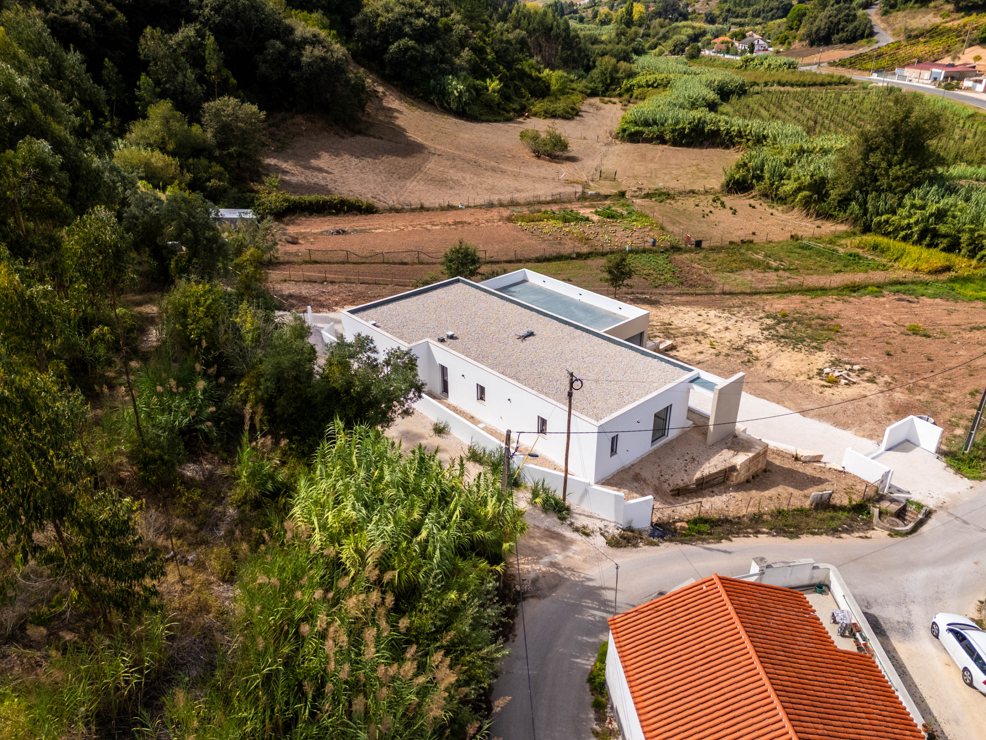 Modern 3-Bedroom Single-Storey House with Pool and Garden in Ribeira dos Amiais
