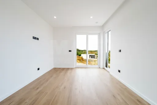 Moradia V3  moderna com piscina, vista de campo e excelente localização  Matas – Lourinhã