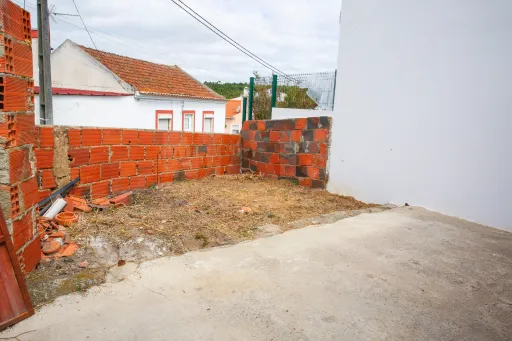 Moradia T1 para remodelar no Maxial | Torres Vedras 🏡