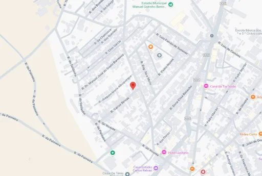 🏡 Moradia V5 de 2 Pisos com Logradouro e 10 Boxes para Cavalos em Santarém
