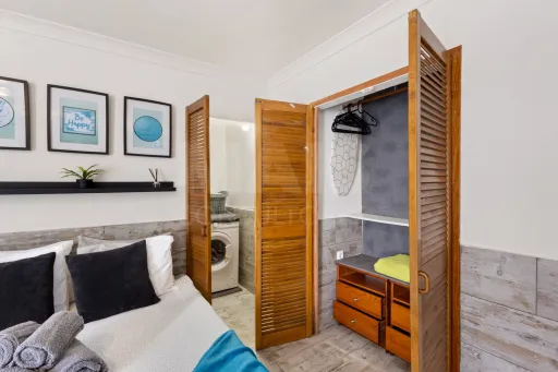 Moradia com 3 apartamentos e vista mar