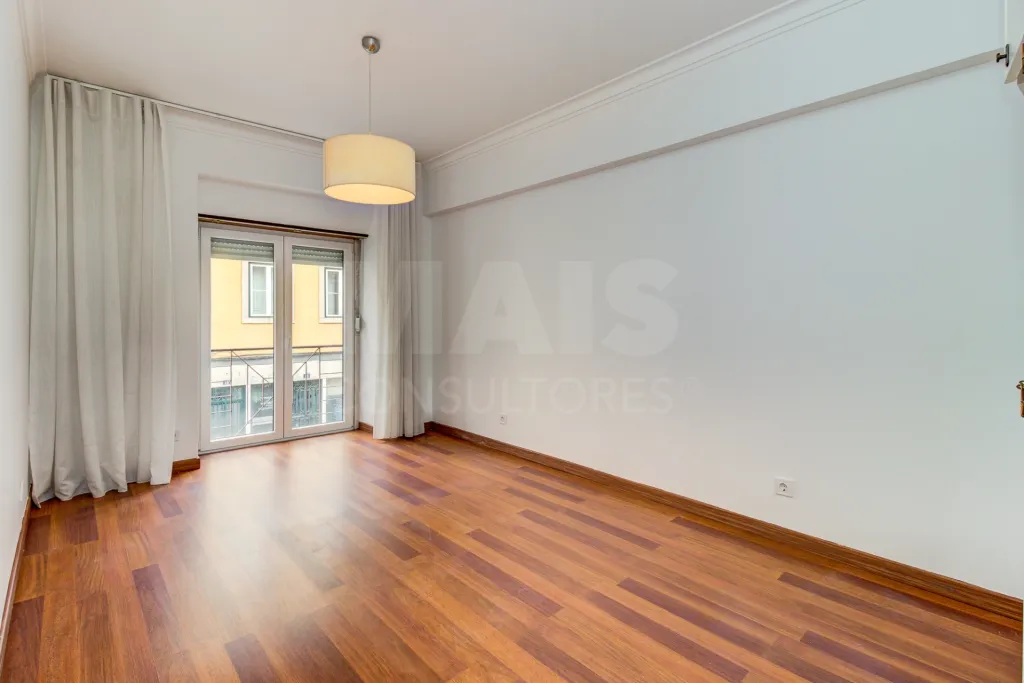 2 bedroom apartment with garage in Campo de Ourique