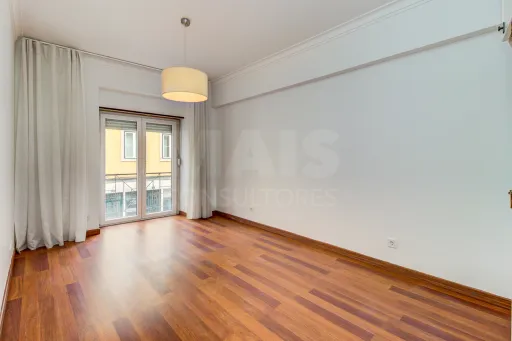 2 bedroom apartment with garage in Campo de Ourique