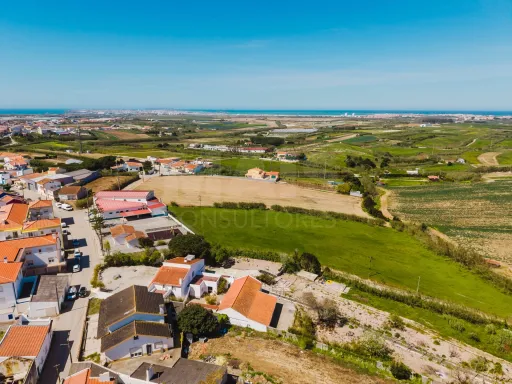 Imóvel com Vista Mar e Elevado Potencial Turístico a Minutos das Praias de Peniche