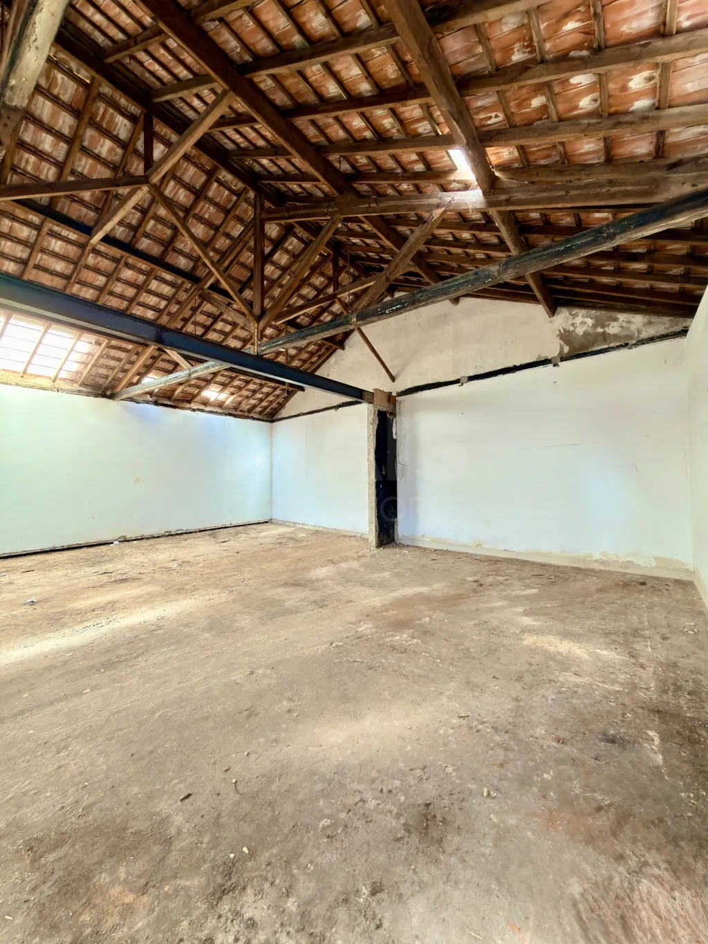 ARMAZÉM | 220 m² | Centro de Peniche