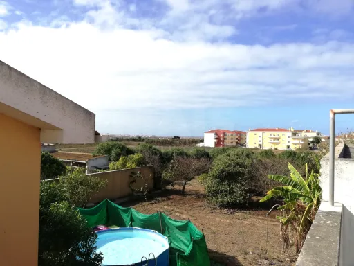 Moradia T6 - 5 min (Praia da Consolação)